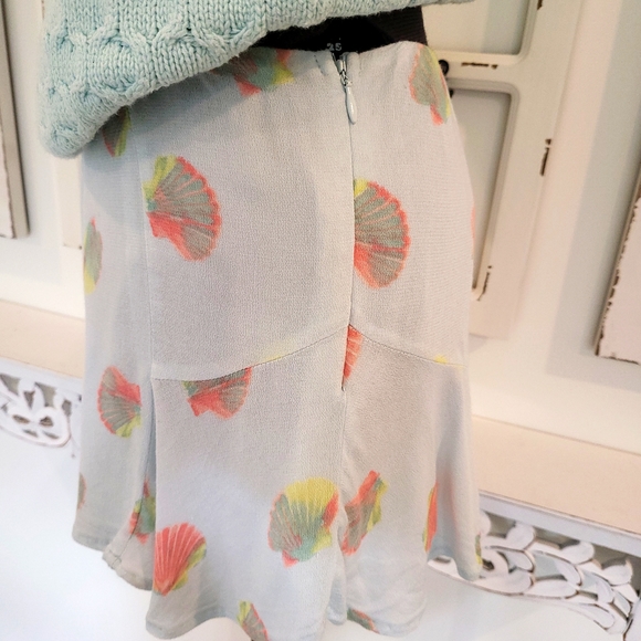 Forever 21 Rayon ruffles shorts Small - Picture 4 of 4